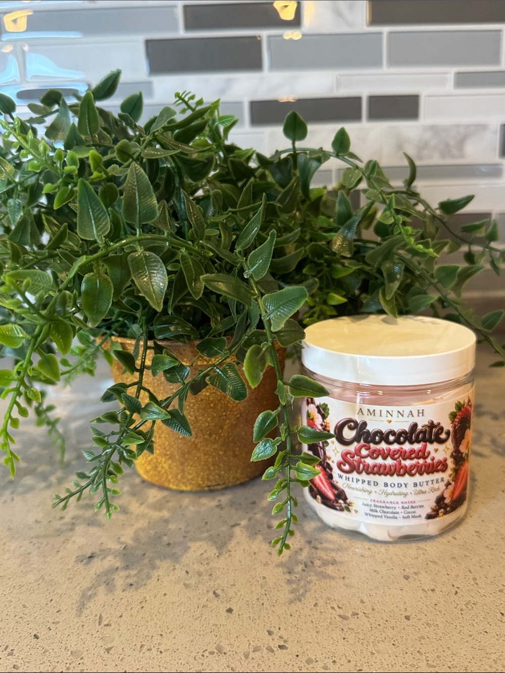 AMINNAH - Chocolate Covered Strawberries